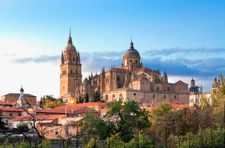 Visita Salamanca, Patrimonio de la Humanidad, en hotel 4 ...